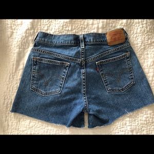 Levi’s cutoff shorts.
